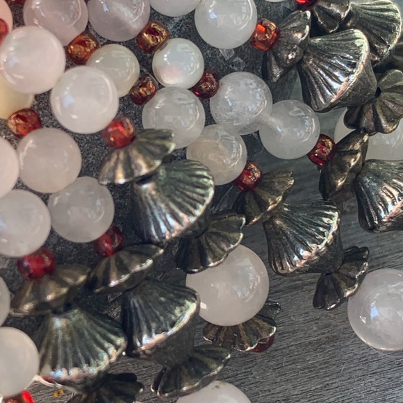 Vintage | Clip Beaded Earrings - Picture 14 of 14